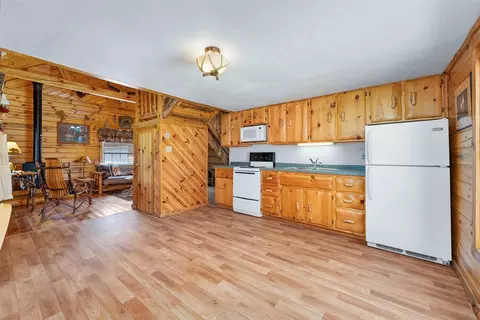 Kitchen - 19498 E County Road Gg, Augusta, WI 54722 photo 1 of 3