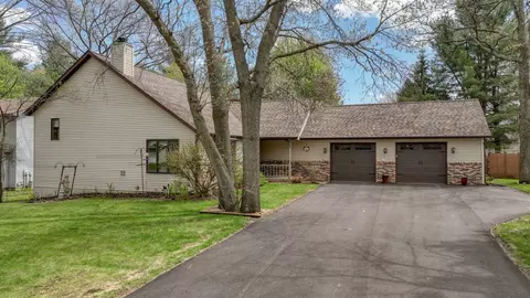 645 Farr Ct, Eau Claire, WI 54701