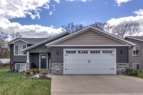 896 Glacier Dr, Altoona, WI 54720
