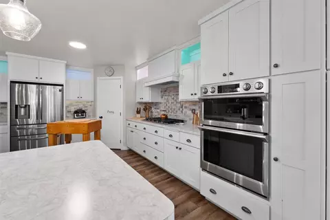 Kitchen - 19530 E County Road Gg, Augusta, WI 54722 photo 4 of 6