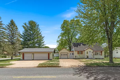 308 20th Ave W, Menomonie, WI 54751