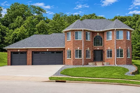 4712 Oakwood Hills Pkwy, Eau Claire, WI 54701