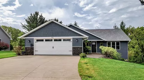 695 Autumn Dr, Altoona, WI 54720
