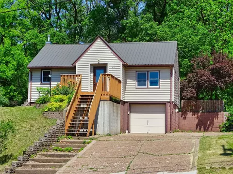 810 3rd Ave E, Durand, WI 54736