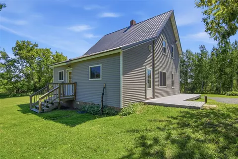 Exterior - 802 Janicki Rd, Stanley, WI 54768 photo 2 of 10