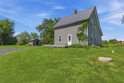 Exterior - 802 Janicki Rd, Stanley, WI 54768 photo 9 of 10