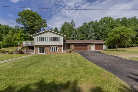 2204 Hillside Dr, Eau Claire, WI 54703