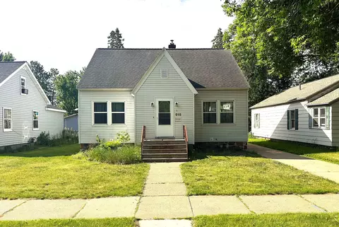 515 Oak St, Spooner, WI 54801