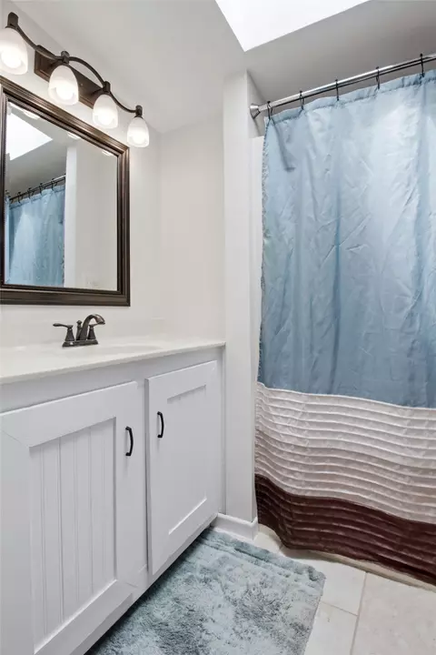 Bath - 4900 E Spruce Rd, Eleva, WI 54738 photo 2 of 3