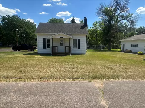 301 Cliff St, Chippewa Falls, WI 54729