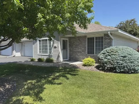 4328 W Robin Meadows Ln, Eau Claire, WI 54701