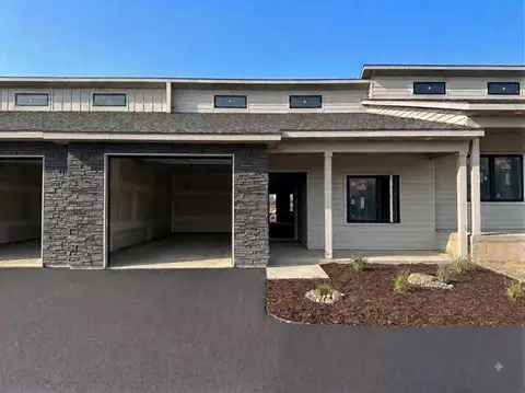 4334 Studebaker Ln, Eau Claire, WI 54703