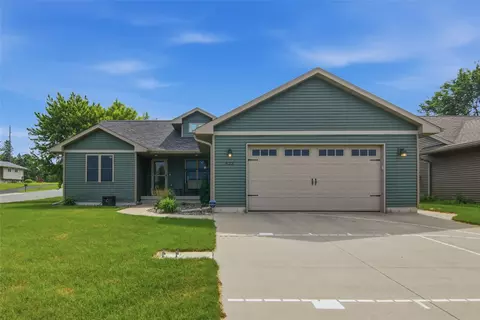 623 Autumn Dr, Altoona, WI 54720