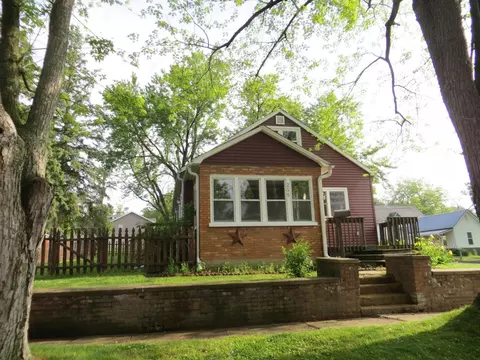 Exterior - 255 E 2nd Ave, Stanley, WI 54768 photo 3 of 7
