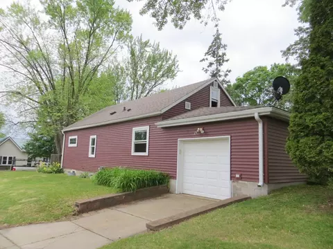 Exterior - 255 E 2nd Ave, Stanley, WI 54768 photo 6 of 7