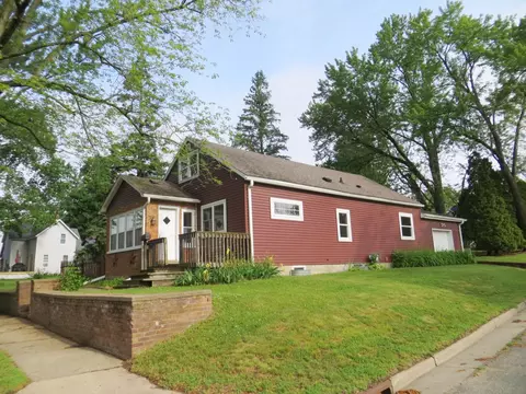 Exterior - 255 E 2nd Ave, Stanley, WI 54768 photo 2 of 7