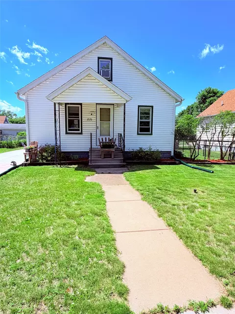 1220 Barron St, Eau Claire, WI 54703