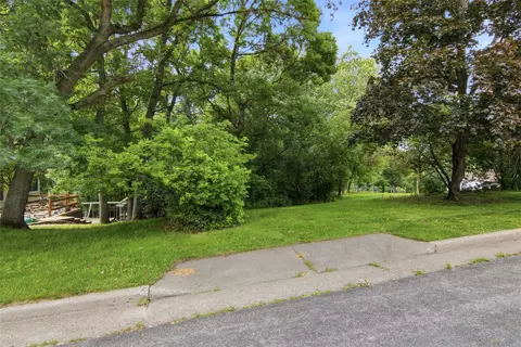 3912 Woodcrest Ct, Eau Claire, WI 54701
