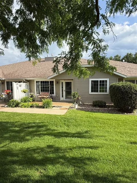 4222 W Robin Meadows Ln, Eau Claire, WI 54701