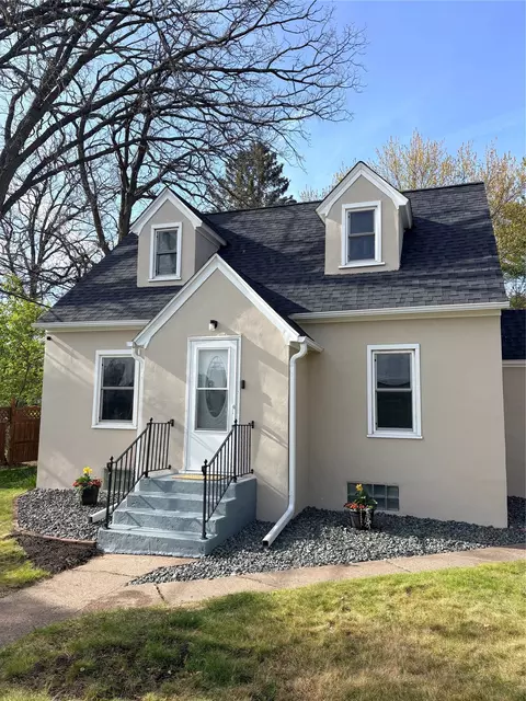 11 E Coleman St, Rice Lake, WI 54868