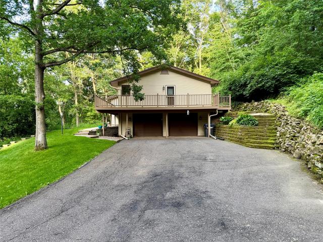 e865 Woodridge Drive, Eau Claire, WI 54701