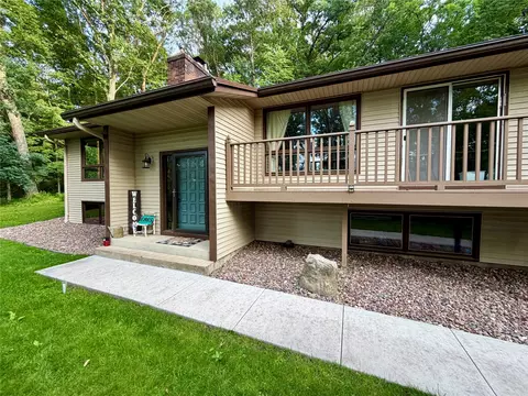 e865 Woodridge Drive, Eau Claire, WI 54701