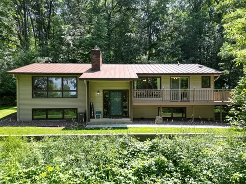 e865 Woodridge Drive, Eau Claire, WI 54701