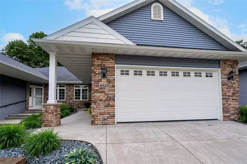 4523 Village Oaks Cir, Eau Claire, WI 54701