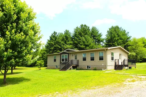 n7324 South Sechlerville Road, Hixton, WI 54635