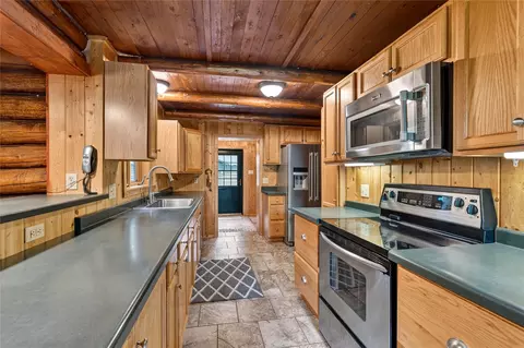 Kitchen - 19720 Pioneer Rd, Cable, WI 54821 photo 5 of 7