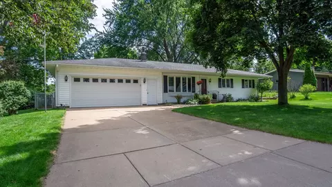 1811 Grandview Dr, Eau Claire, WI 54703