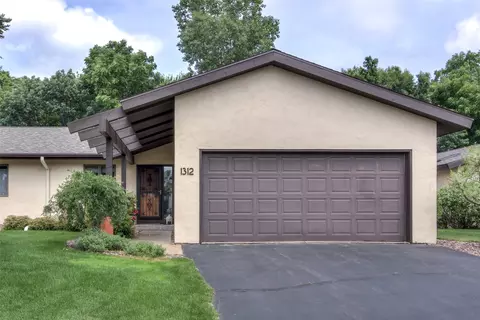 1312 Knollwood Trl, Altoona, WI 54720