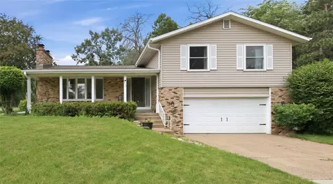 212 Country Club Ln, Altoona, WI 54720