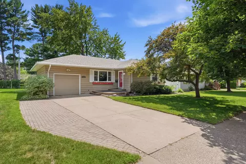 2129 E Lexington Blvd, Eau Claire, WI 54701