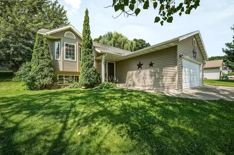 232 Lamans Ln, Eau Claire, WI 54703