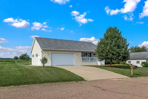 Exterior - 26240 W 3rd Ave, Eleva, WI 54738 photo 2 of 17