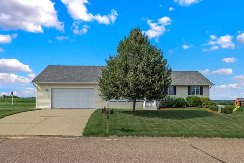 Exterior - 26240 W 3rd Ave, Eleva, WI 54738 photo 3 of 17