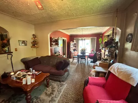 Living - 302 E 5th St, Superior, WI 54880 photo 1 of 2