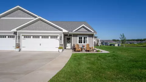 4897 Field Crest Ln, Eau Claire, WI 54701