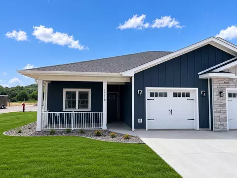 1716 Whitetail Way, Altoona, WI 54720