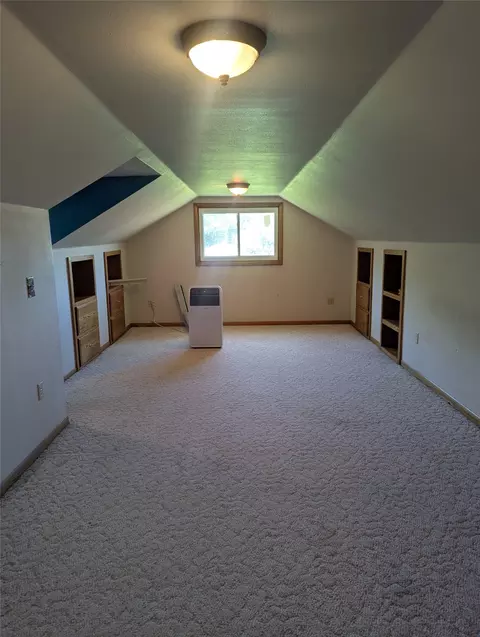 418 E School St, Thorp, WI 54771 photo 4