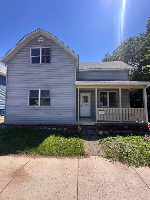 208 W Messenger St, Rice Lake, WI 54868