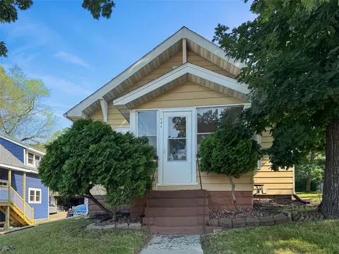 1542 Bellevue Ave, Eau Claire, WI 54703