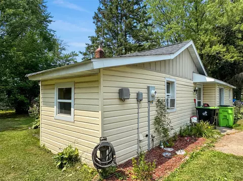 Exterior - 709 N Oak St, Withee, WI 54498 photo 2 of 7