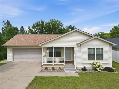 1012 Bartlett Ave, Altoona, WI 54720