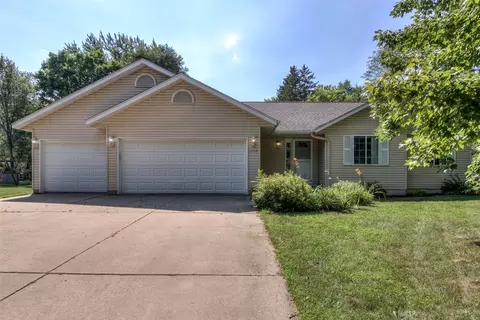 2728 Pineview Rd, Eau Claire, WI 54703