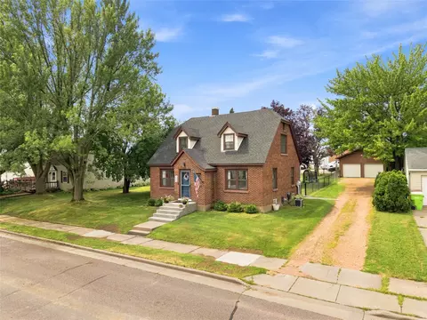 Exterior - 205 N Boardman St, Thorp, WI 54771 photo 4 of 9