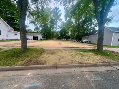 312 W 12th Ave, Menomonie, WI 54751