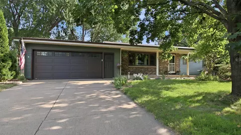 1819 Grandview Dr, Eau Claire, WI 54703