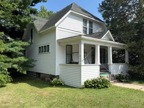 2129 4th St, Eau Claire, WI 54703